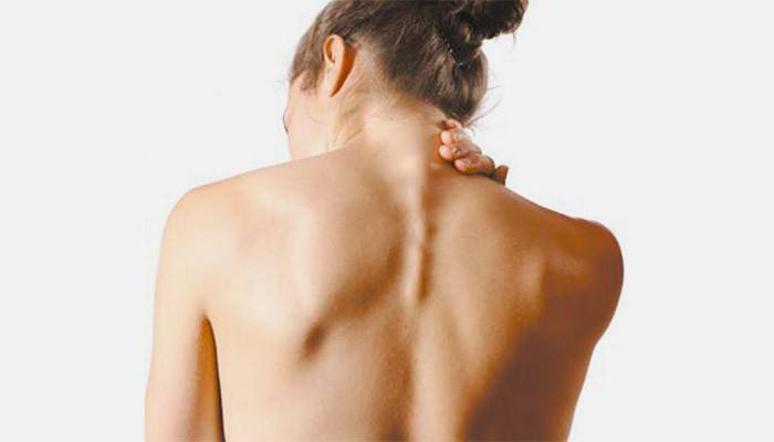 Болезненные ощущения в области защемления у женщины