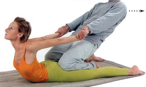 Одно из упражнений, позволяющих предотвратить развитие хондроза