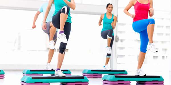 Степ аэробикой можно заниматься не выходя из дома