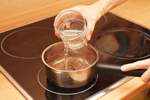 Заварить семена льна